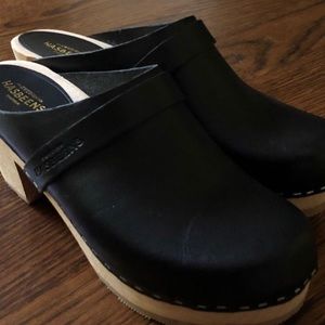 Swedish Hasbeen black clogs 6.5/7